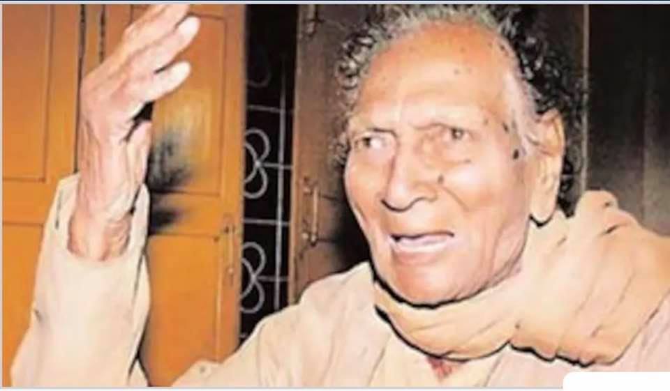 अपनी कालजयी रचनाओं की वजह से,आज भी स्व जानकी वल्लभ शास्त्री जी करोड़ों साहित्य प्रेमियों के ह्रदय में बसते हैं .'हमारी विभूतियाँ 'स्तम्भ में शास्त्री जी
